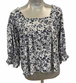 Cupcakes and Cashmere Size M Linen Blend Blouse Blue Floral Peasant Boho Pintuck